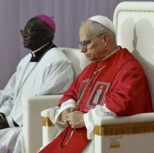 Papa Leão XIV celebra missa ao ar livre para mais de 100 mil pessoas em Angola