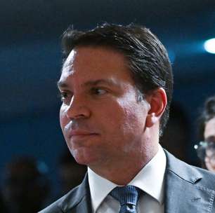 Governo Trump manda delegado da PF que ajudou ICE a prender Ramagem deixar os EUA
