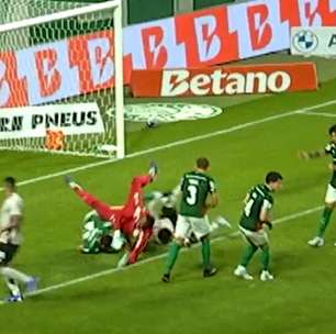 'É o atacante que está segurando': ouça o áudio do VAR que anulou pênalti contra o Palmeiras