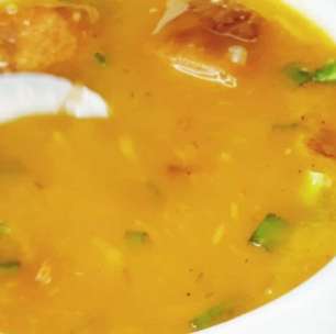 Caldo de mandioca mineiro muito saboroso e encorpado, perfeito para o jantar da família