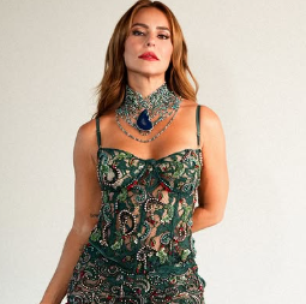 Saiba quanto custa o look que Paolla Oliveira usou em sua festa de 44 anos