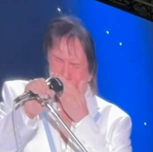 Roberto Carlos chora ao cantar 'Meu pequeno Cachoeiro' em cidade natal