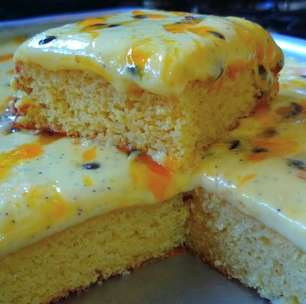 Bolo mousse de maracujá fofinho e com uma cobertura divina, para uma sobremesa especial