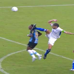 'Atinge a cabeça': ouça áudio do VAR sobre expulsão de jogador do Confiança (SE) contra o Grêmio