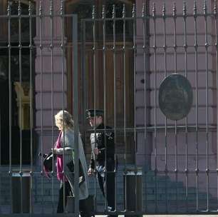 Argentina: Milei barra imprensa na Casa Rosada e acusa jornalistas de espionagem