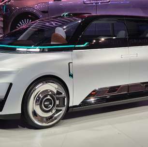 Geely abre Salão de Pequim com carro robô feito para andar sem motorista