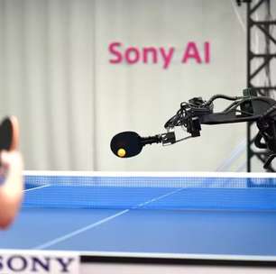 Robô jogador de tênis de mesa supera humanos profissionais no esporte