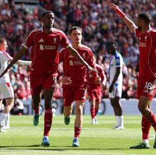 Liverpool vence o Crystal Palace e se aproxima da Champions