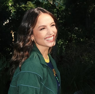 Larissa Manoela segue trend do Brasilcore em look esportivo com short de R$ 73,83