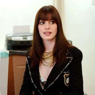 Look de cinema: aprenda a cortar a franja em casa e ficar como a Andy
