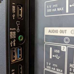 Quem tem uma porta USB livre na TV tem um tesouro: 5 funções pouco conhecidas que são essenciais