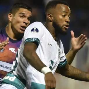 Ex-Goiás, brilha na Série B com Náutico de Hélio e chama atenção