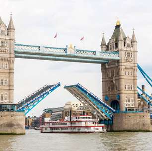 Com 244 metros de extensão e duas torres neogóticas de 65 metros, a ponte levadiça de 1894 virou o maior símbolo da era vitoriana em Londres