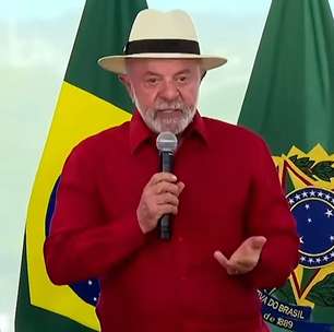 Lula faz piada com fotógrafo e silencia sobre derrotas no Congresso em evento no Planalto
