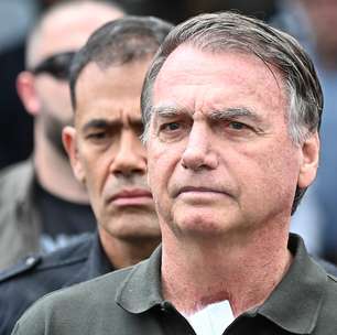 Bolsonaro tem boa evolução após cirurgia e iniciará reabilitação, diz hospital
