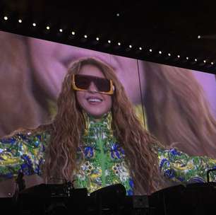 Shakira abre show em Copacabana com look sob medida de 600 mil cristais e referências ao Brasil. Veja detalhes