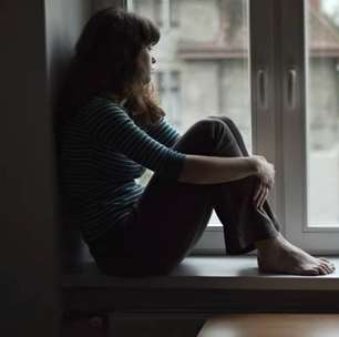 Solidão pode aumentar o risco de pensamentos suicidas em pessoas com ansiedade e depressão