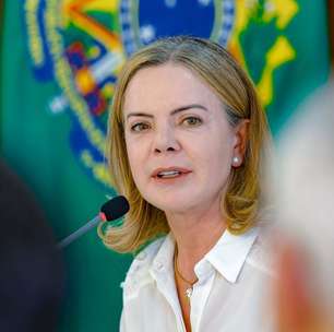 Governo não pode disputar eleições com 'inimigo dentro de casa', diz Gleisi