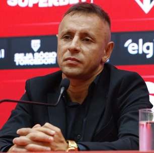 Rafinha liga para jogador multicampeão faz convite para jogar no São Paulo; +1