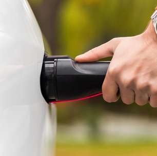 Porto Alegre inicia operação de eletropontos para recarga de veículos elétricos em espaços públicos