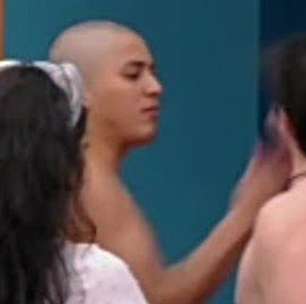 Participante é expulso de reality show por dar tapa no rosto de colega em discussão