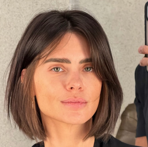 Como Bruna Marquezine, Carol Dieckmmann muda visual e aposta no corte Chanel curtinho para viver Diná, em "A Viagem"