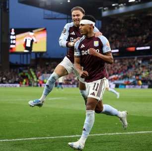 Aston Villa goleia o Forest e está na final da Europa League