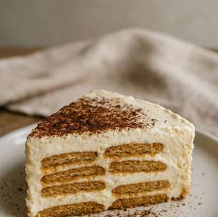 Torta de bolacha com nata e café para surpreender sua mãe