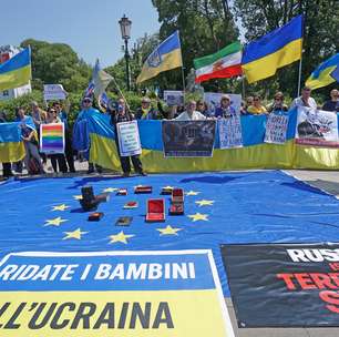 Bienal de Arte de Veneza começa com protestos anti-Rússia e apelo ao Papa