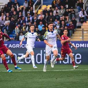 Em jogo de reviravoltas, Roma conta com holandeses e bate o Parma fora de casa