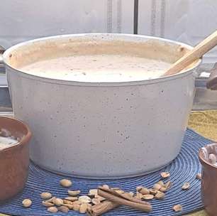 Canjica com amendoim bem cremosa, uma receita tradicional e deliciosa que todos vão amar