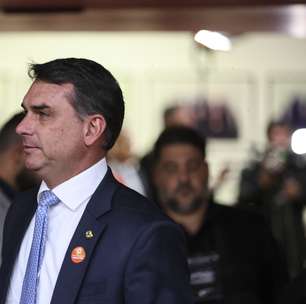 Após áudio pedindo dinheiro a Vorcaro, 'Flávio Bolsonaro passa pelo 1º grande teste da candidatura', avaliam especialistas
