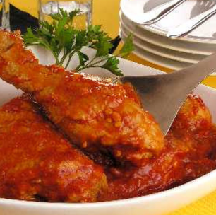 Deixar o frango de molho antes de temperar pode mudar o sabor; veja como