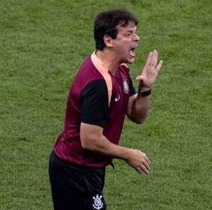 Leitura labial detalha bate-boca entre Diniz e Gabriel Paulista em vitória do Corinthians; veja