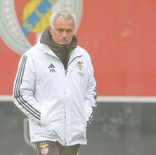 Mourinho faz mistério sobre Real Madrid e permanência no Benfica