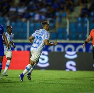 Braithwaite alcança boa média de gols no Grêmio e oferece novas soluções a Luís Castro