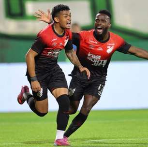 Athletico-PR ganha problemas e Odair procura substitutos por lesão na defesa: "Flamengo"
