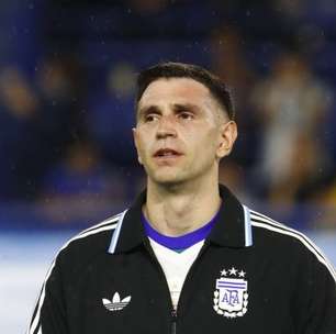 Ídolo da Argentina, Dibu Martínez vira dúvida para estreia na Copa