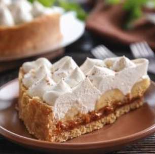 Quer banoffee sem gastar muito? Faça esse doce de banana na travessa