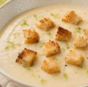 Sopa cremosa de batata e batata-doce com queijo: aveludada