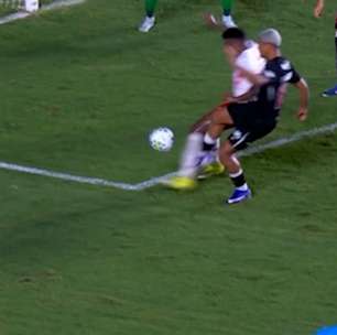 'Não toca na bola': Ouça áudio do VAR de pênalti em Vasco x Bragantino