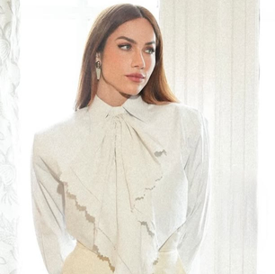Giovanna Ewbank compõe look corpcore com romantismo do babado e amarelo-manteiga