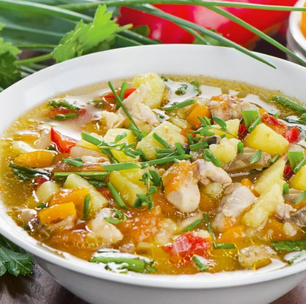 Sopa de legumes com macarrão: econômica, nutritiva e fica pronta rapidinho!