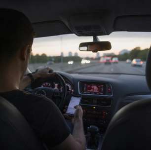 Celular ao volante preocupa mais que velocidade, diz pesquisa