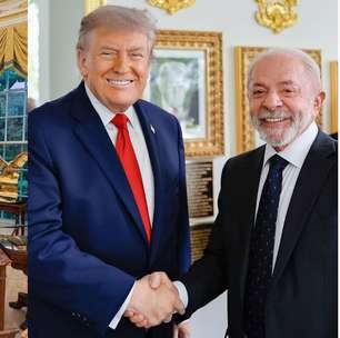 Submissão e proximidade política: especialistas avaliam diferenças entre fotos de Trump com Flávio Bolsonaro e Lula