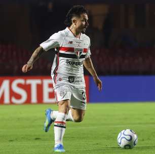 Artur celebra fim do jejum do São Paulo após vitória sobre o Boston River
