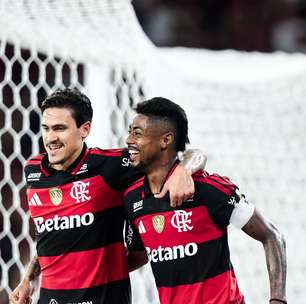 Flamengo vence com gols no final e mira liderança geral da Libertadores