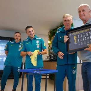 Felipão é homenageado na Granja Comary e faz pedido: "Quero que ganhem a Copa"