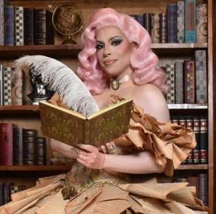 Drag queen Penelopy Jean apresenta reality show no Canal E! com look feito com mais de 5 mil páginas de livros