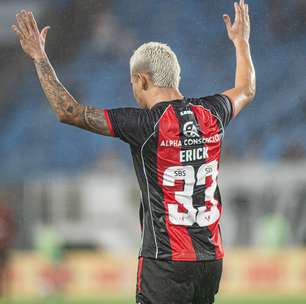 Erick vive grande fase e se torna destaque ofensivo do Vitória
